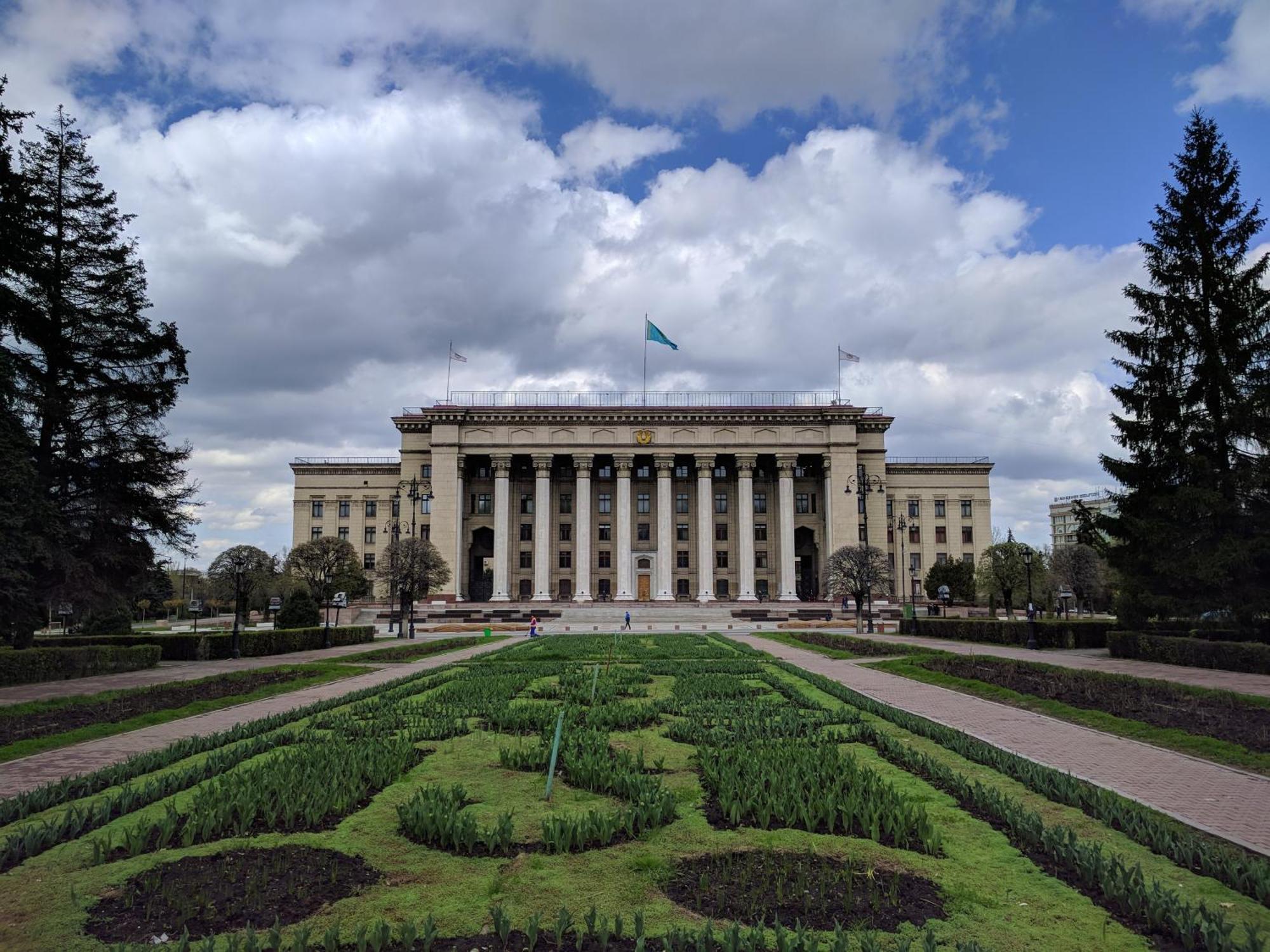 Nadezhda Apartments On The Nauryzbai Batyr 82 Алмати Екстер'єр фото